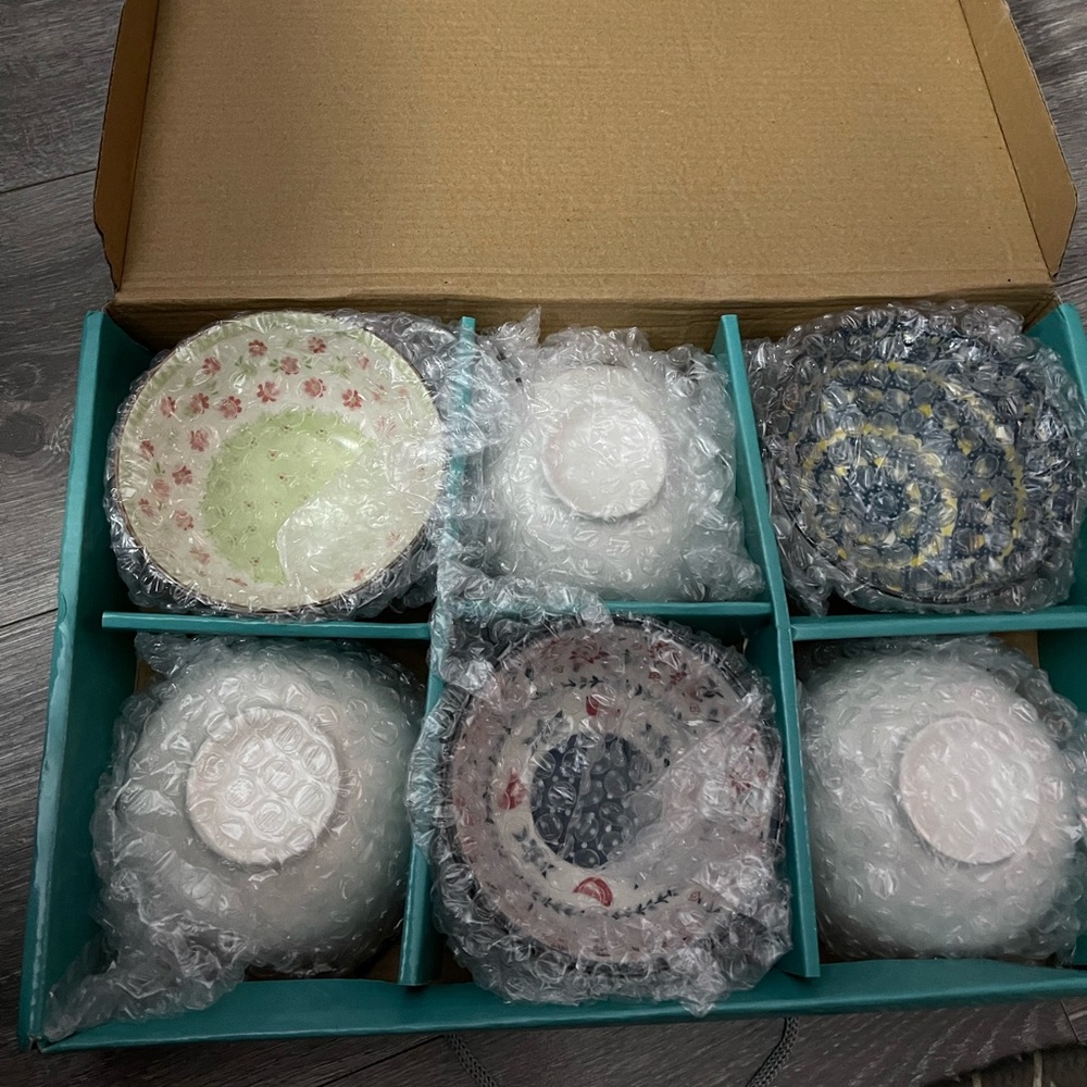 Set of Colorful Patterned Rice Bowls - Picture 2 of 6
